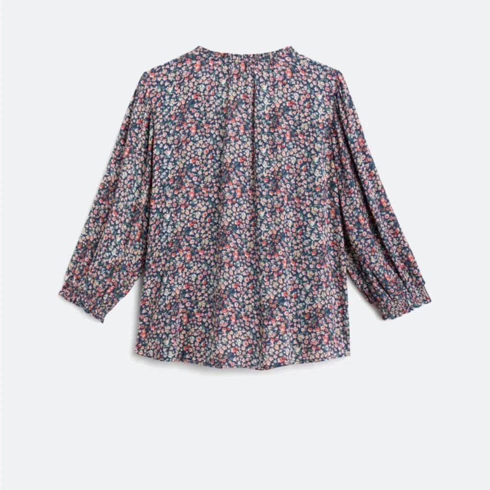 Elegant Floral V-Neck Blouse - Picture 2 of 12
